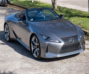 Lexus LC 500 Cabriolet 2023 d'occasion en excellent état, prêt à être expédié - Product Image 1
