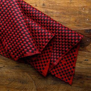 Luxueux damier rouge et noir cuir tissé à la main personnalisable 1 à 12 pieds carrés produit en cuir de qualité supérieure - Product Image 3