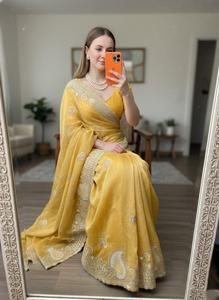 Sari de Novia para Mujer con Bordado de Lentejuelas y Hilo Zari de Diseño, Borde Elegante y Detalles Intrincados de Calado - Product Image 6