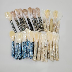 Cuillère à caviar en nacre élégante de luxe pour la maison et le restaurant Cuillère à coquillages faite à la main de haute qualité - Product Image 2