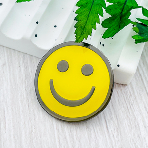 Insignes en métal avec logo personnalisé en Chine Épinglette en émail dur doux, Marktex - Product Image 6