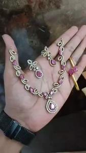 Conjunto de Collar y Pendientes de Latón con Acabado Mate para Mujer, Acabado Premium, Estilo Minimalista, Perfecto para Fiestas y Eventos Formales - Product Image 5