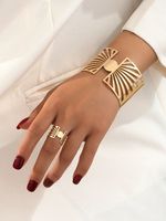 Brazalete de Latón Chapado en Oro de Alta Calidad para Mujer, Diseño de Corazón Tallado, Estilo Moderno con Imitación Antigua, Joyería Hecha a Mano para Regalo