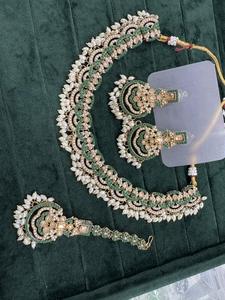 Ensemble de collier ras du cou en or plaqué indien lourd avec Kundan et Meenakari au dos pour filles et femmes, à porter pour les fêtes - Product Image 4