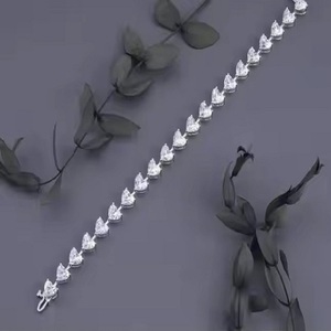 กำไลเพชรทรงหัวใจแบบวงกลม ประดับด้วยมอยส์ซาไนต์ เพชรเลี้ยงในห้องปฏิบัติการ เหมาะสำหรับเป็นของขวัญวันครบรอบและสำหรับผู้หญิง - Product Image 4