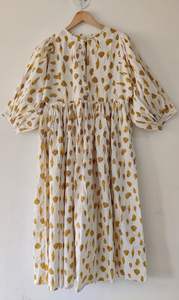 Robe midi Buti d'été décontractée à fleurs avec fermeture à ficelle et col profond Silhouette ample et conception d'impression de bloc de taille naturelle - Product Image 6