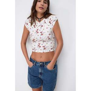 Top Corto Informal de Tela Estampada con Canalé, Estilo Básico con Logotipo Frontal - Product Image 2