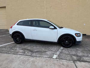 Volvo C30 T5 1.0 Hatchback 2008, Volante a la Izquierda, Asientos de Cuero, 8 Bolsas de Aire, Euro III, Cámara Trasera, Techo Solar, LED, Aire Acondicionado Automático, Coche Usado - Product Image 2