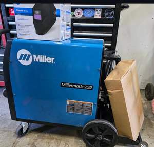 Envío rápido y venta de la soldadora Millermatic 252 Mig, paquete completo con garantía. - Product Image 1