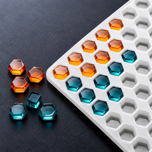 Lámina de Silicona Industrial para Moldear Dulces con Cavidades Hexagonales Lisas para Productores de Gomitas y Confiteros por Contrato - Product Image 3