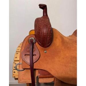 Ensemble de tack western en cuir véritable longue durée avec conchos décoratifs et rênes de finition lisse pour l'équitation pour l'exportation en vrac - Product Image 3