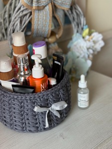 Panier en macramé bleu fait à la main, adorable design en forme d'arc, solution de rangement élégante pour les jouets, décoration de chambre, utilisation sur table, en provenance d'Inde - Product Image 4