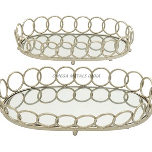 Bandeja de servicio redonda negra hecha a mano con diseño rústico y asas resistentes, perfecta para una decoración elegante y entretenida para el hogar - Product Image 4