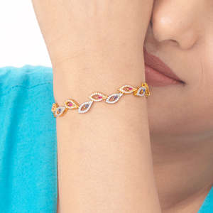 Bracelet bohème en acier inoxydable plaqué or avec perles et chiffres en émeraude - Product Image 2