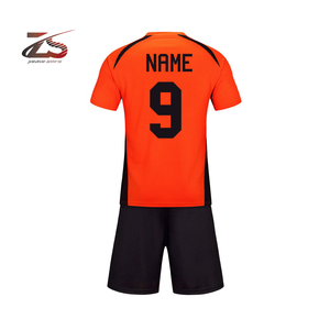 El mejor uniforme de fútbol de impresión Uniforme de fútbol transpirable de nuevo estilo hecho en Pakistán - Product Image 3