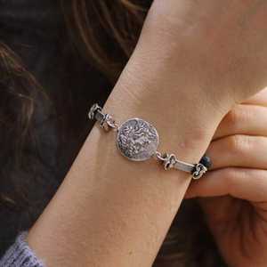 Pulsera Articulada de Plata de Ley 925 con Moneda de César, Cadena Fina de Piedra Volcánica y Joyería de Eslabones - Product Image 1