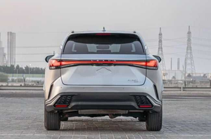 2023 Usado para Camioneta, Volante a la Izquierda, Transmisión Automática, Motor de Gasolina 4L, Interior de Cuero Oscuro, R20 - Product Image 4