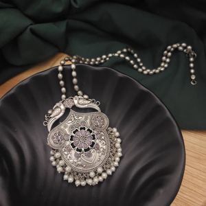 ชุดสร้อยคอและต่างหูทองเหลืองสีเงินของ Yashsvi สีชมพูคุณภาพสูงขายดีที่สุดจากผู้ผลิตอินเดีย - Product Image 2