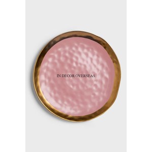 Esmalte de color rosa Acabado y bordes chapados en oro Diseñador Gran textura martillada Forma redonda Bandeja de servicio de metal de calidad superior - Product Image 1