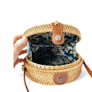 Sac en rotin fait main, sac à main en bandoulière tissé naturel, léger et tendance pour les femmes modernes en provenance du Vietnam - Product Image 3