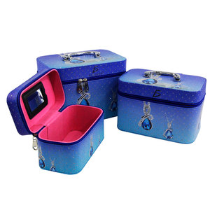 Set di 3 Borse Organizer per Trucchi Portatili ed Ecologiche, Beauty Case con Logo Personalizzato in PU, Borsa Cosmetica con Stampa a Pois - Product Image 1