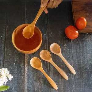 Cuchara grande de madera para cocinar, saltear, servir ensalada y sopa con madera natural resistente al calor - Product Image 2