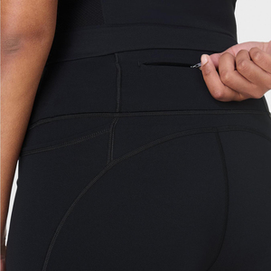 Pantalones cortos deportivos personalizados para gimnasio y entrenamiento para mujer, color negro genuino, sin costuras, de cintura alta, elástico, sólido, de compresión ajustable - Product Image 4