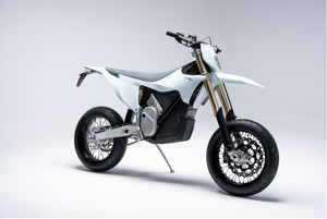 NOUVEAU FIRST STARK-VARG SM SUPER MOTO 2024 2025 2026 PRÊT À ÊTRE EXPÉDIÉ AVEC PERMISE DE CONDUITE SUR ROUTE - Product Image 5