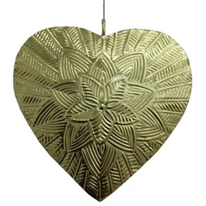 Cœur suspendu en métal doré fait main, écologique, taille personnalisée pour la décoration de la maison, du salon et de Noël - Product Image 1