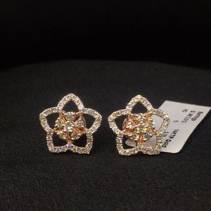 Boucles d'oreilles clous en diamant floral |   Boucles d'oreilles en or rose 14 carats avec fleurs et diamants |   Clous d'oreilles de luxe en diamant naturel |   Cadeau de bijoux fins élégants - Product Image 1