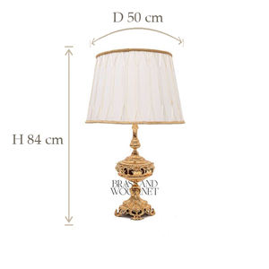 Lámpara de mesa decorativa de latón antiguo con base ornamentada grabados detallados y pantalla de tela elegante para interiores de lujo - Product Image 5