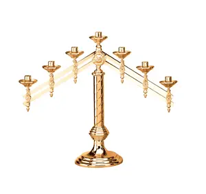 金色金属烛台乡村高七臂装饰烛台手工制作，用于家庭和婚礼装饰中心