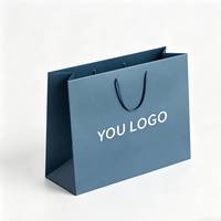 Sacs de courses en carton ivoire en gros, sacs en papier de luxe personnalisés avec logo, sacs fourre-tout en papier d'art pour cadeaux de détail, chaussures et vêtements