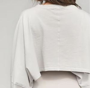 Vente en gros de sweat à capuche court pour femmes design personnalisé OEM qualité d'usine sweat-shirt en coton - Product Image 2