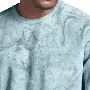 Sudadera con lavado ácido profundo que ofrece tonos texturizados audaces, brindando comodidad y estilo para un uso diario informal. - Product Image 4