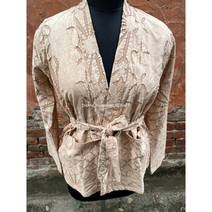 Veste d'hiver en coton tissé à la main ethnique Kantha pour femmes Broderie artisanale Décoration imprimée Robe courte Maxi Peignoir Vente en gros - Product Image 4