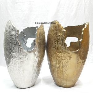 Vase à fleurs de qualité exceptionnelle tendance dans l'industrie pour la décoration de la maison, pièce d'accentuation décorative, forme géométrique plaquée argent - Product Image 4