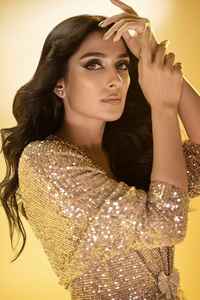 ชุดเดรสทางการปากีสถานปักเลื่อมสำหรับงานปาร์ตี้ชุดทางการปากีสถานของอินเดียพร้อมงานเย็บปักถักร้อยและลูกไม้ที่มีให้เลือกทุกขนาด - Product Image 2