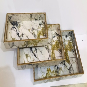 Plateaux décoratifs sur mesure avec un design en marbre avec veinage noir et or Idéal pour les cadeaux et la décoration intérieure - Product Image 1