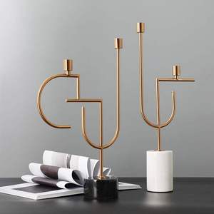 Candelabro Doble Clásico de Metal con Acabado Decorativo, Ideal para Fiestas de Aniversario, Recepciones de Boda y Reuniones Familiares - Product Image 1