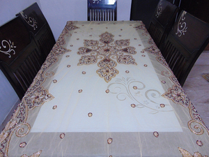 Nappe de table de salle à manger 6 places brodée dorée Nappe de luxe faite à la main pour les fêtes à la maison et la décoration de mariage - Product Image 2