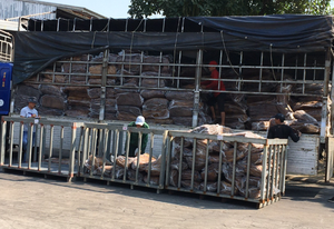 Precio barato RSS3 Caucho natural Hoja de goma ahumada de alta calidad Buen precio de fábrica Tailandesa para la venta a EE. UU., Oriente Medio, Emiratos Árabes Unidos - Product Image 2