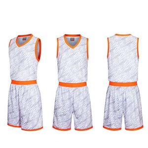 Ensemble de maillot de basket-ball unisexe blanc et orange sans manches, col en V, impression sublimée, évacuation de l'humidité, taille élastique, coupe régulière, adulte - Product Image 1