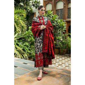 Chemises en mousseline de soie brodées printemps/été avec dupatta en mousseline de soie et pantalon imprimé par Zainab Chottani-BIC-2524 - Product Image 1