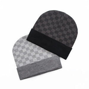 OEM 2025 Mode Classique Tricoté Chapeaux D'hiver Adultes Coupe-Vent Escalade Acrylique Tuques Personnalisé En Cuir Patch Bonnets pour Hommes - Product Image 3