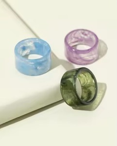 Ronds de serviette en résine fabriqués à la main pour les réceptions de mariage romantiques et les repas formels haut de gamme - Product Image 1