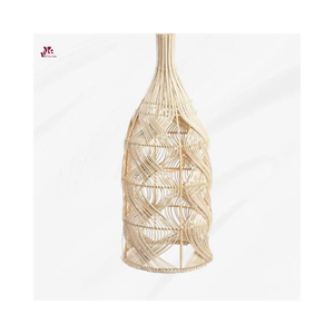 Candelabro de Interior de estilo europeo antiguo, cubierta de pantalla de bambú de ratán minimalista, diseño Industrial de Viet Mailan - Product Image 1