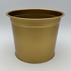 Pot de tuyau antique en laiton doré fait à la main avec un travail gravé classique idéal pour les maisons de luxe et le style de jardin extérieur intemporel - Product Image 2