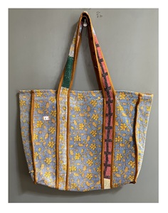 Kantha vintage matelassé à deux sangles, sac de transport à bandoulière pour femmes, sac fourre-tout de plage de créateur, vente en gros - Product Image 2