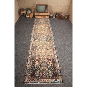 Tapis turc vintage, petit tapis 3,4x13,1 pieds, marron géométrique avec éléments floraux - Product Image 1